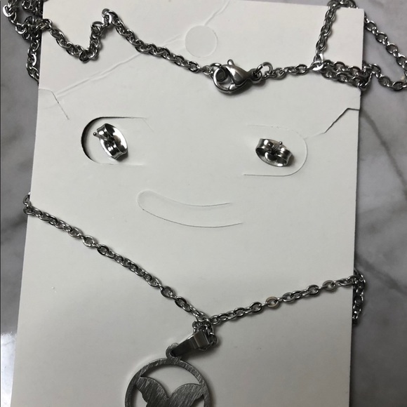 Delicate butterfly 🦋 Earrings and necklace set - Picture 4 of 8